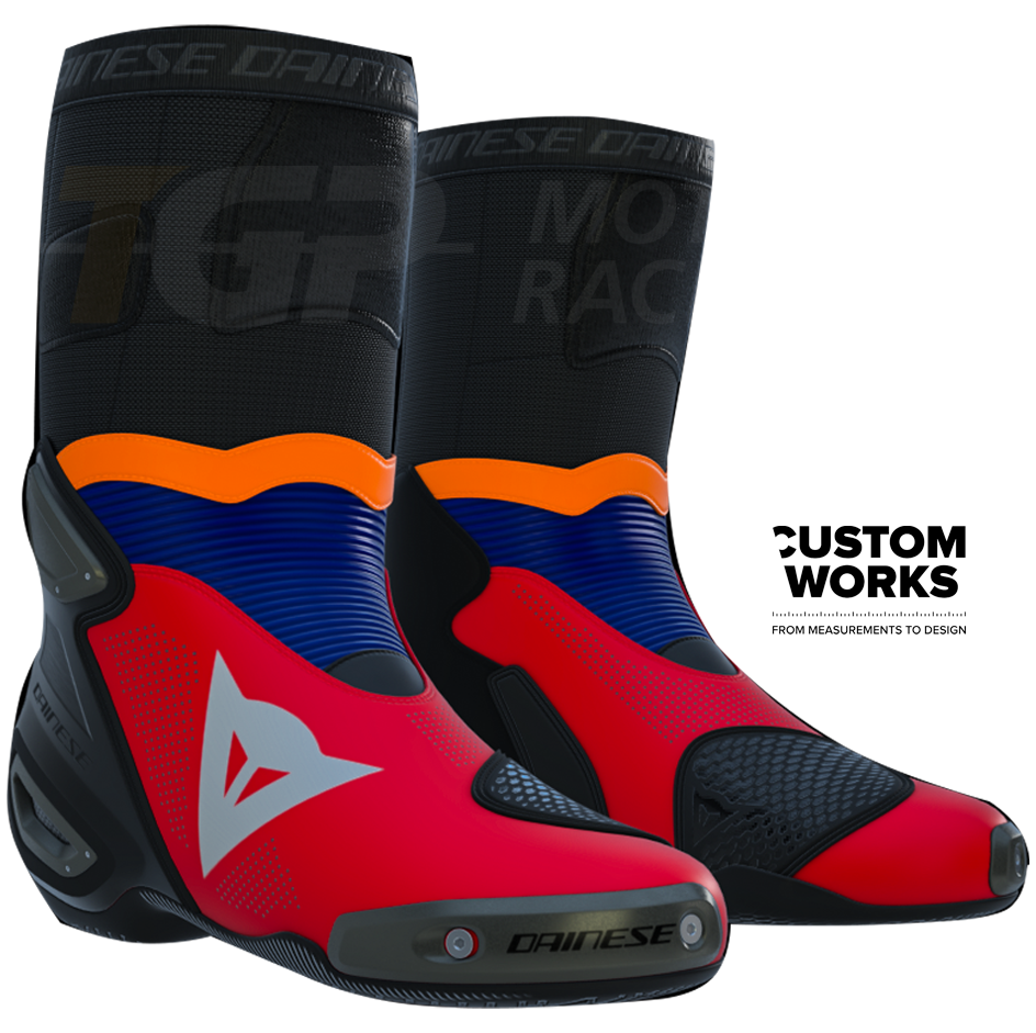 Dainese Axial 2 Air Racing- en straatmotorlaarzen Luca Marini Replica 2026 | Heren | Lava Rood / Elektrisch Blauw / Fluo Oranje / Wit | Custom Works 
