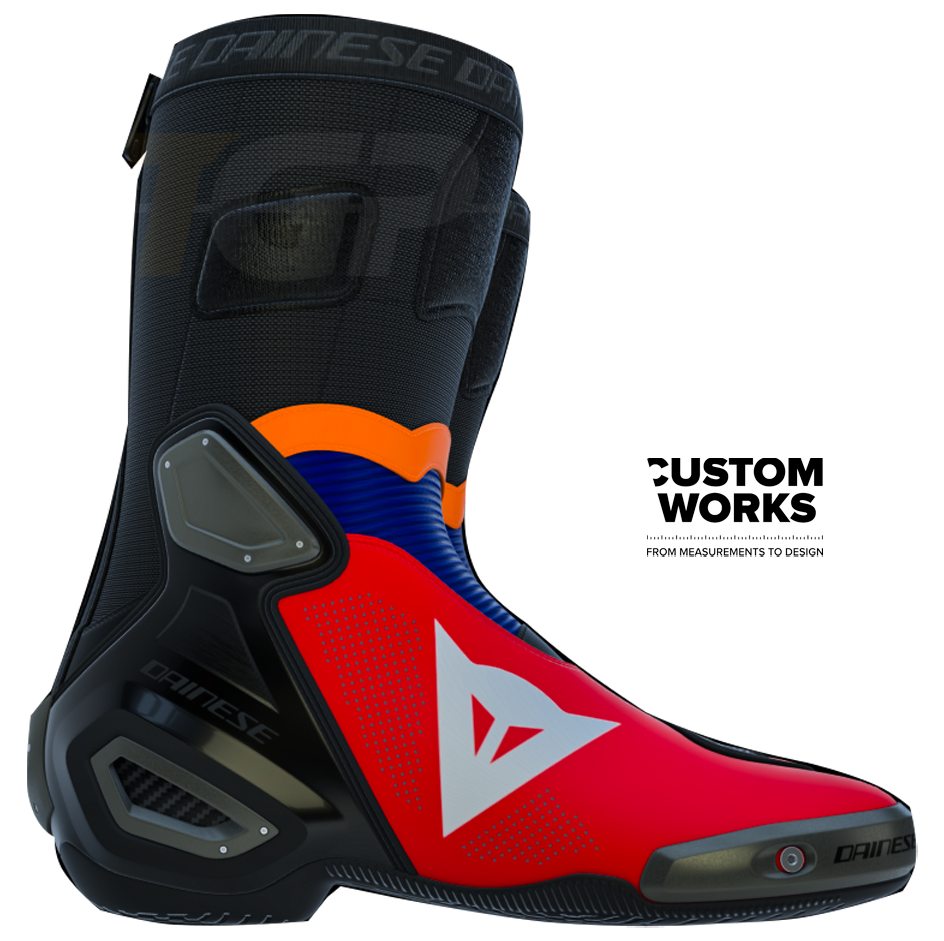 Dainese Axial 2 Air Racing- en straatmotorlaarzen Luca Marini Replica 2026 | Heren | Lava Rood / Elektrisch Blauw / Fluo Oranje / Wit | Custom Works 