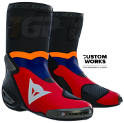 Dainese Axial 2 Racing- en straatmotorlaarzen Luca Marini Replica 2026 | Heren | Lava rood / Electric blauw / Fluo oranje / Wit | Custom Works 