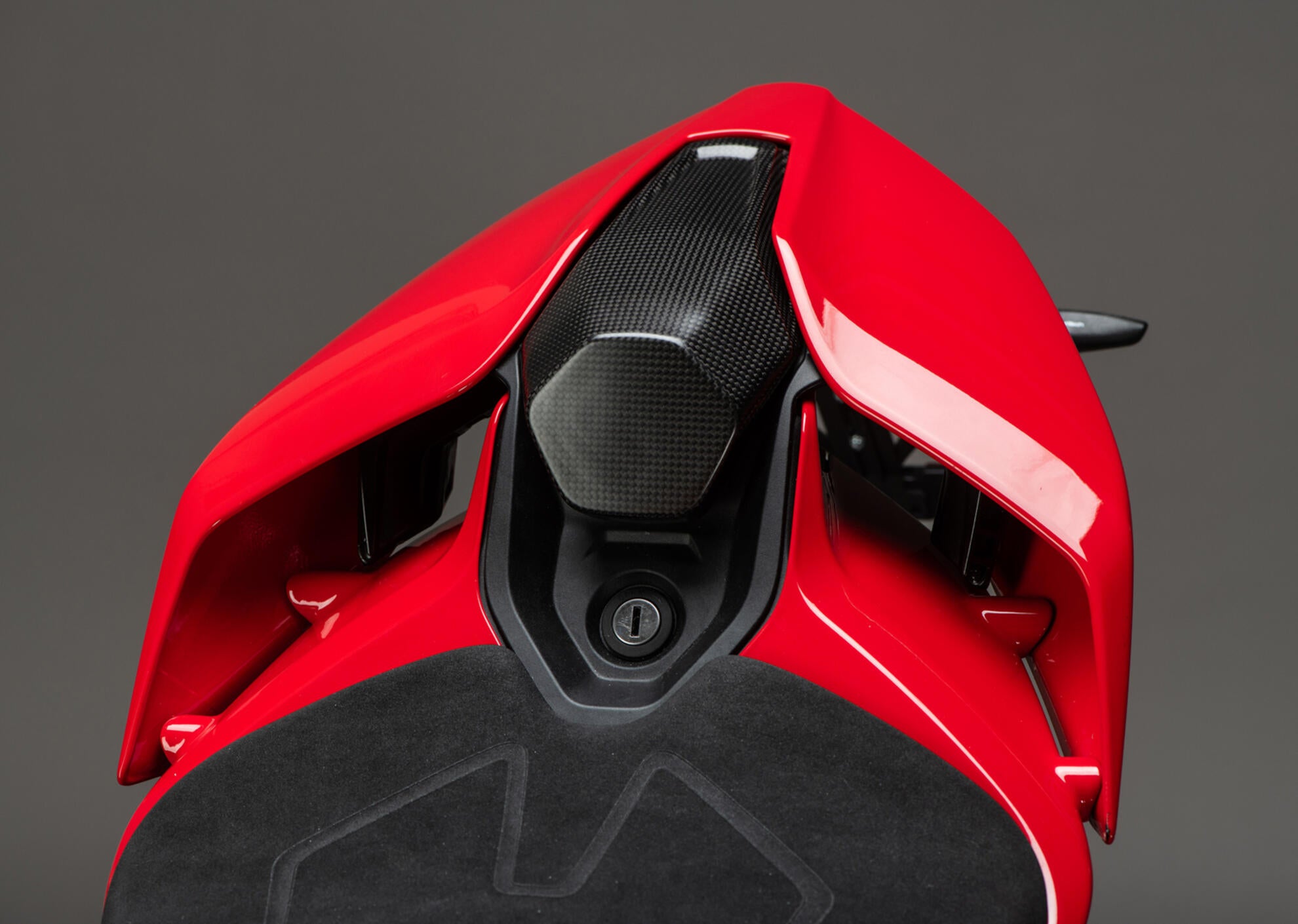 Zitje cover Carbon LighTech Ducati Panigale V4/S (2025) CARD2492M 