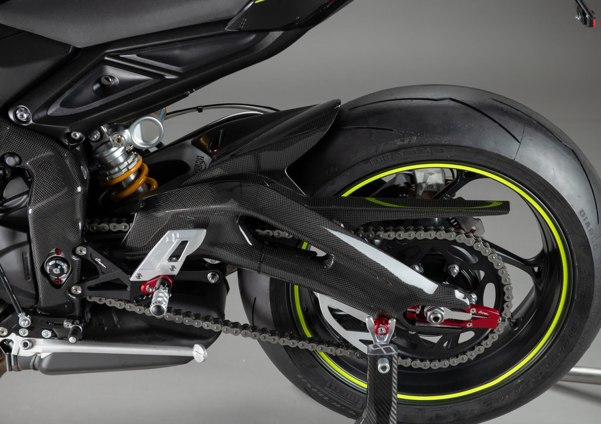 Carbon Schwingbeschermers LighTech Triumph Street Triple 765 S / R / RS / Moto2 (17-25) CART2460 