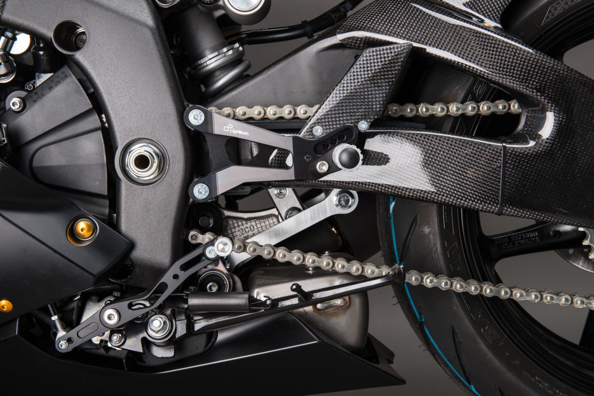 Swingcover Carbon LighTech Yamaha YZF-R6 RJ27 (17-25) CARY9961 