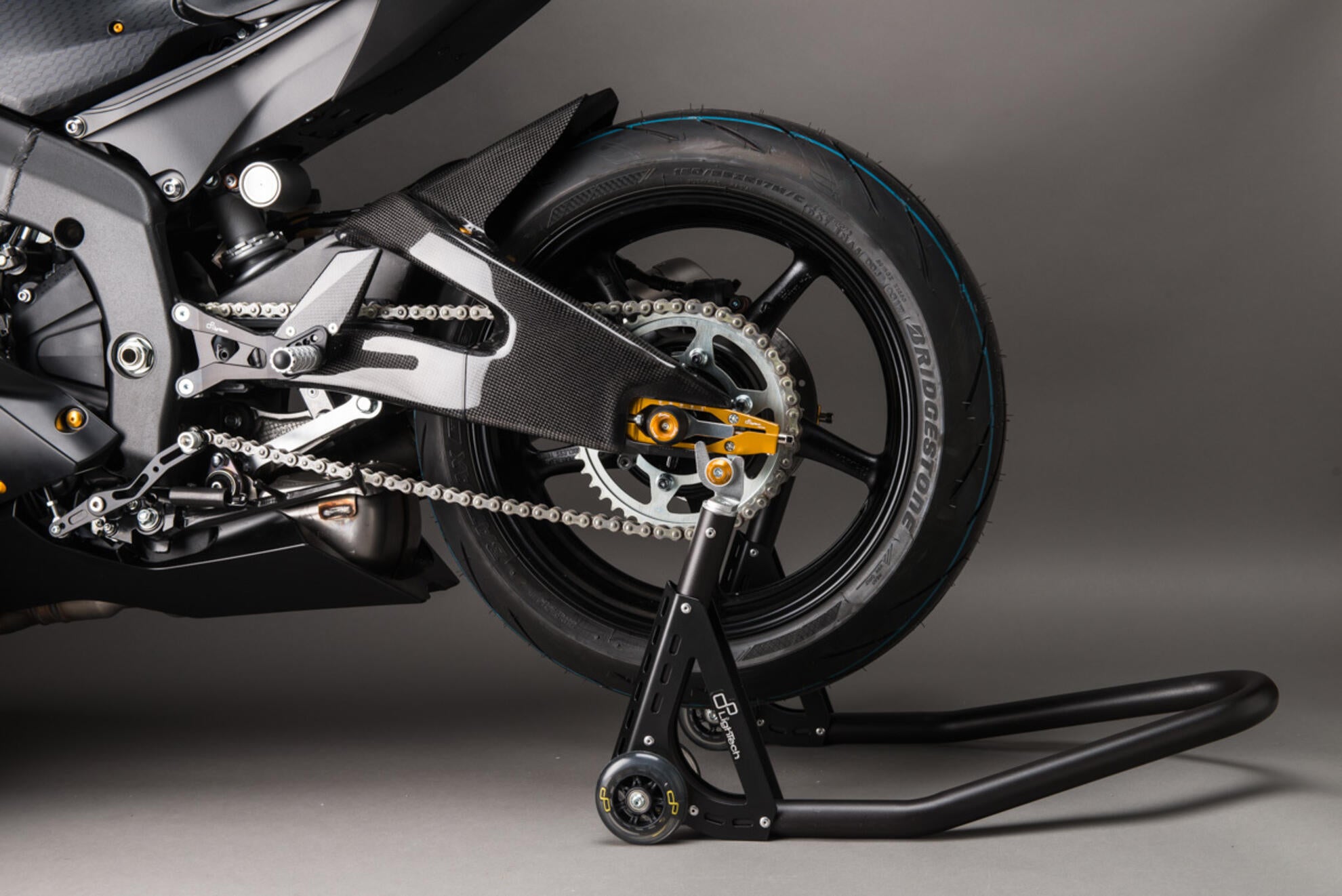 Swingcover Carbon LighTech Yamaha YZF-R6 RJ27 (17-25) CARY9961 