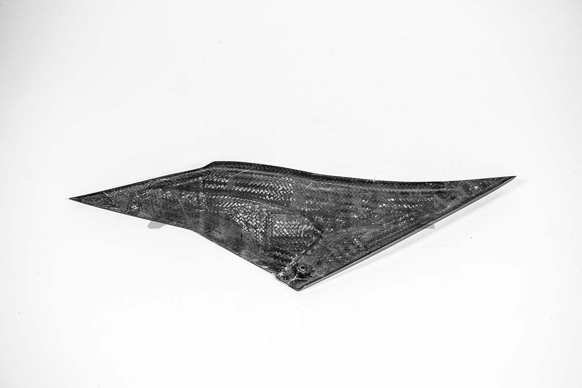 Tankzijdeel Onder Rechts 200g AP Carbon Line Aprilia RSV4/RR/1100 Factory (21-25) 