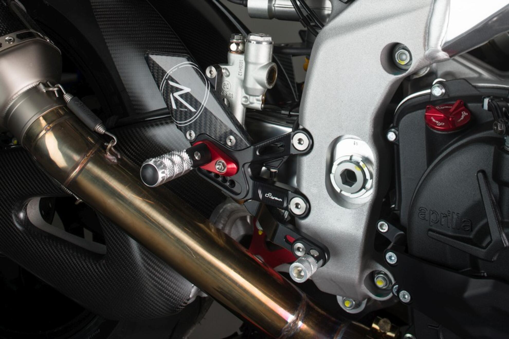 Voetsteun R LighTech Aprilia RSV4/RF/RR/1100 Factory (17-25) FTRAP005R 