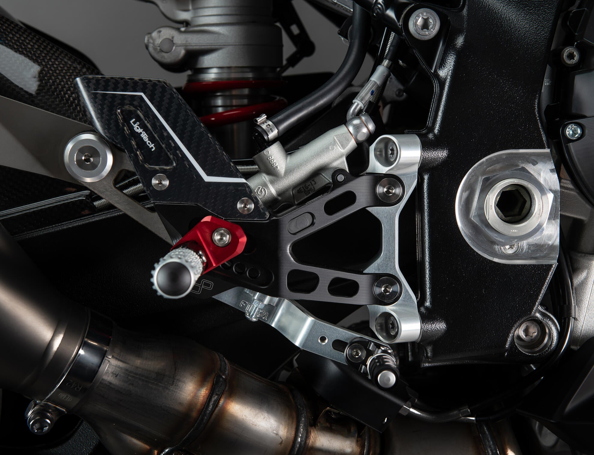 Voetsteun R LighTech BMW S1000RR K67 (19-25) FTRBM007R 