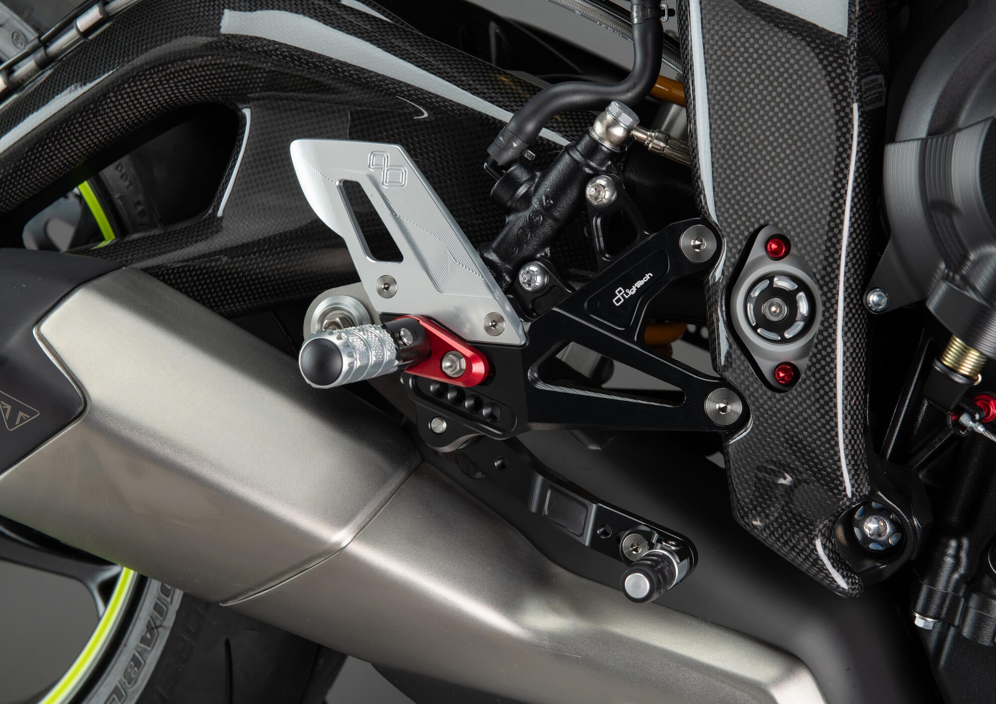 Voetsteun R LighTech Triumph Street Triple 765 S / R / RS (17-25) FTRTR005R 