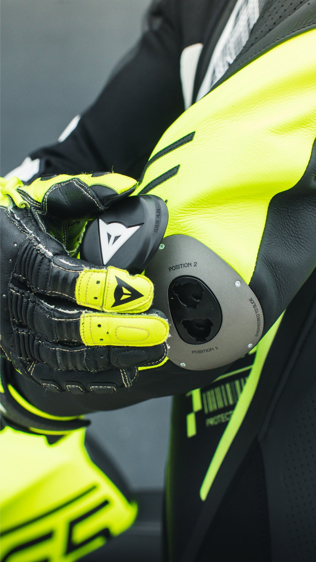 Dainese Audax D-ZIP Eendelig Leren Pak – Geperforeerd Racesuit | Heren | Zwart/Neon Geel 