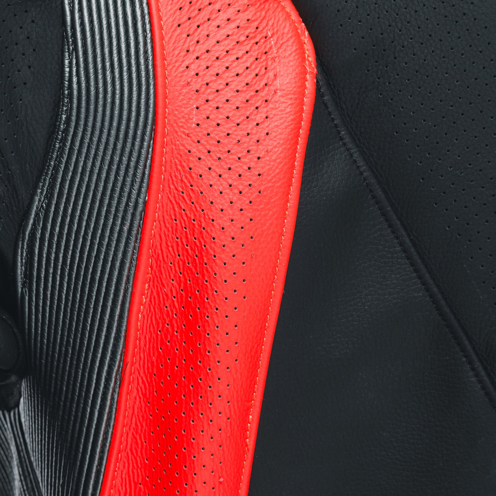 Dainese Audax D-ZIP Eendelig Leerpak – Geperforeerd Racepak | Heren | Zwart/Rood 