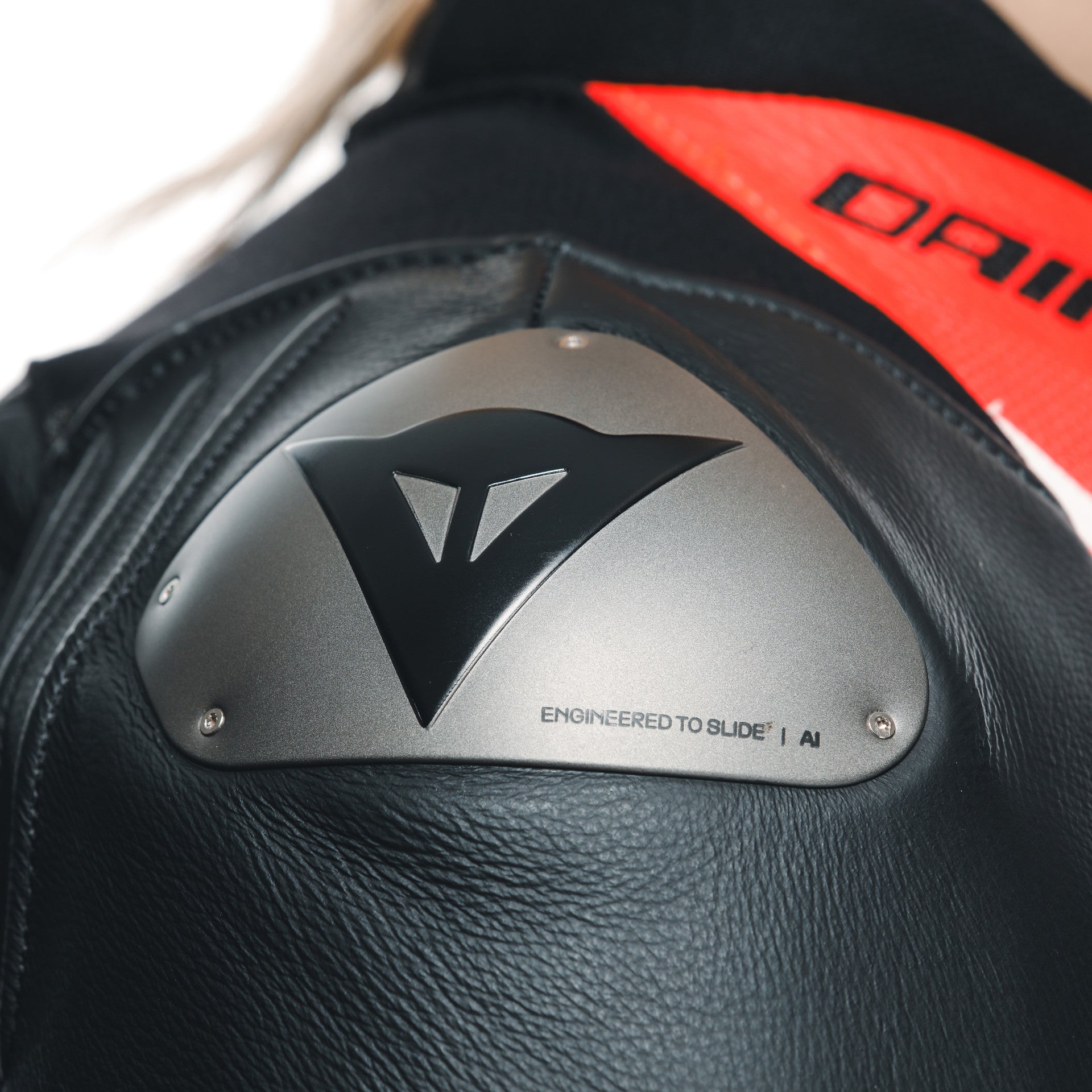 Dainese Misano 3 Lady D-AIR® Eendelige leren overall – Geperforeerd airbag racepak | Vrouwen | Rood 