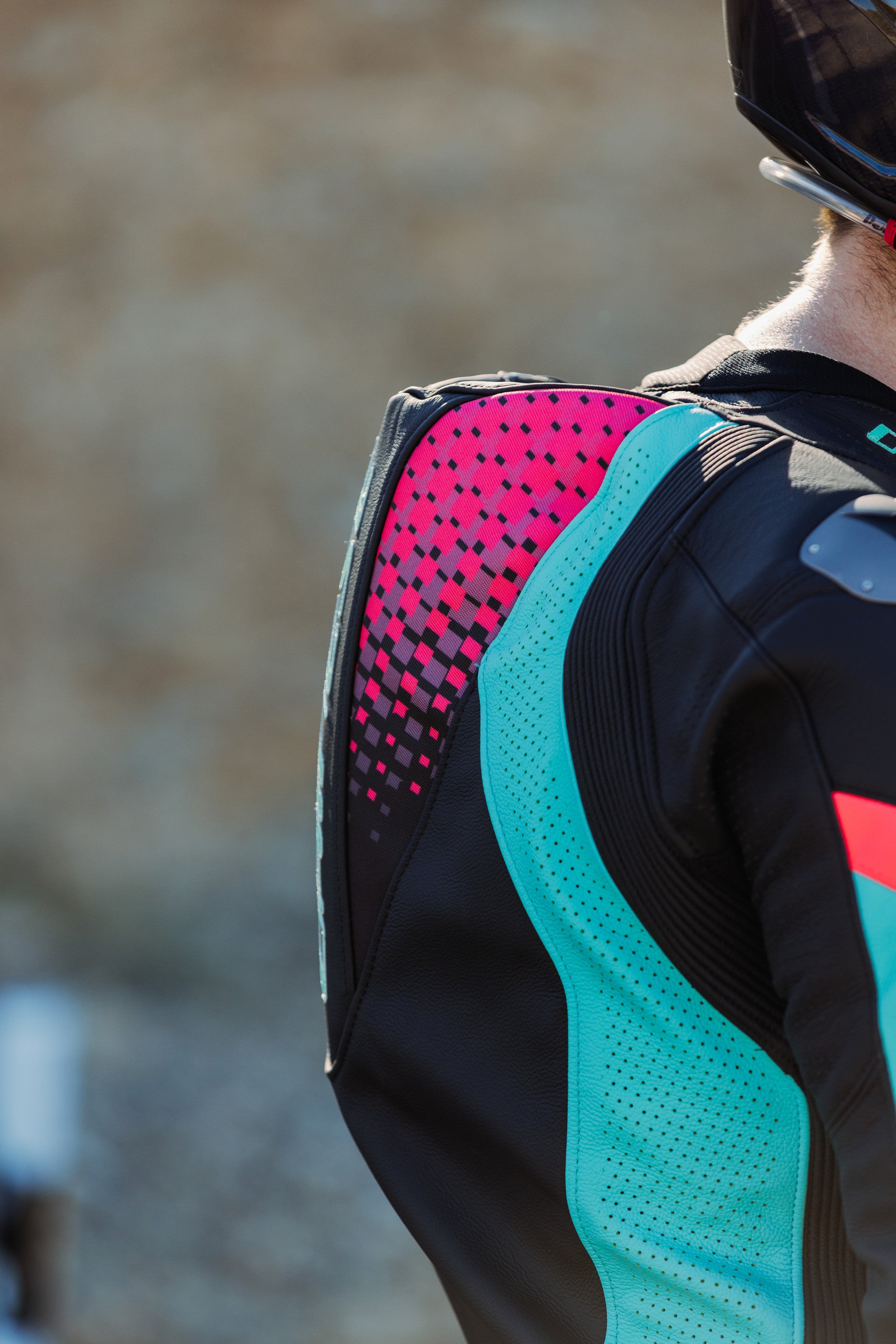 Dainese Laguna Seca 6 Einteiler leren overall – Geperforeerd racepak | Heren | Turquoise/Pink/Neon Geel 
